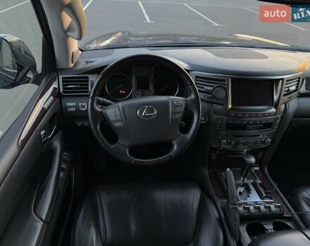 Черный Лексус ЛХ, объемом двигателя 5.66 л и пробегом 246 тыс. км за 31000 $, фото 2 на Automoto.ua