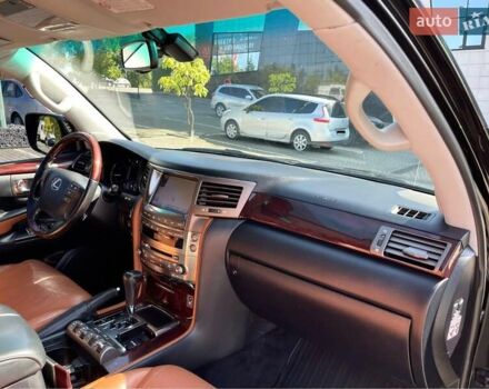 Лексус ЛХ 2011 в Львове на Automoto.ua Черный Лексус ЛХ, объемом двигателя 5.66 л и пробегом 443 тыс. км за 29700 $, фото 44 на Automoto.ua