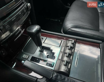 Чорний Лексус ЛХ, об'ємом двигуна 5.7 л та пробігом 244 тис. км за 24950 $, фото 59 на Automoto.ua