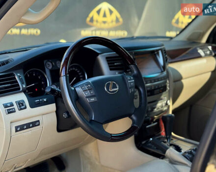 Чорний Лексус ЛХ, об'ємом двигуна 5.66 л та пробігом 106 тис. км за 37999 $, фото 10 на Automoto.ua