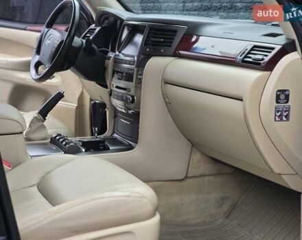 Черный Лексус ЛХ, объемом двигателя 5.66 л и пробегом 238 тыс. км за 25700 $, фото 10 на Automoto.ua