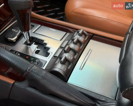 Черный Лексус ЛХ, объемом двигателя 5.7 л и пробегом 443 тыс. км за 26800 $, фото 61 на Automoto.ua