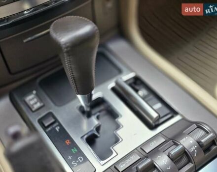 Черный Лексус ЛХ, объемом двигателя 5.66 л и пробегом 238 тыс. км за 25700 $, фото 18 на Automoto.ua