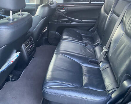 Черный Лексус ЛХ, объемом двигателя 5.66 л и пробегом 338 тыс. км за 32000 $, фото 1 на Automoto.ua