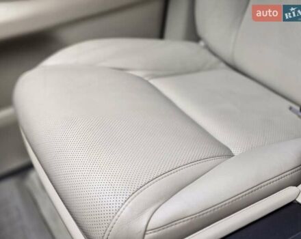 Черный Лексус ЛХ, объемом двигателя 5.66 л и пробегом 238 тыс. км за 25700 $, фото 19 на Automoto.ua