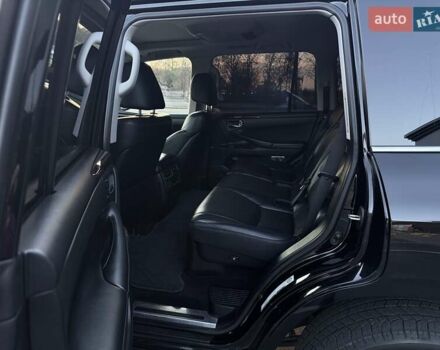 Черный Лексус ЛХ, объемом двигателя 5.66 л и пробегом 246 тыс. км за 31000 $, фото 3 на Automoto.ua