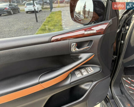 Черный Лексус ЛХ, объемом двигателя 5.7 л и пробегом 443 тыс. км за 26800 $, фото 28 на Automoto.ua