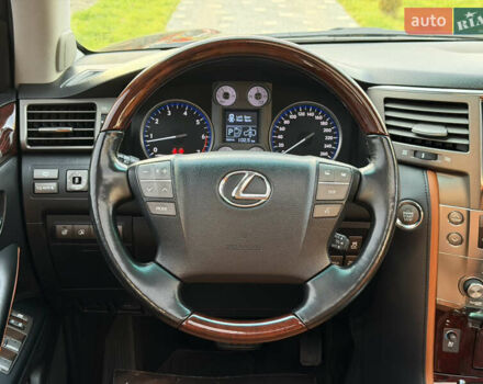 Черный Лексус ЛХ, объемом двигателя 5.7 л и пробегом 443 тыс. км за 26800 $, фото 53 на Automoto.ua