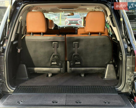 Черный Лексус ЛХ, объемом двигателя 5.7 л и пробегом 443 тыс. км за 26800 $, фото 74 на Automoto.ua