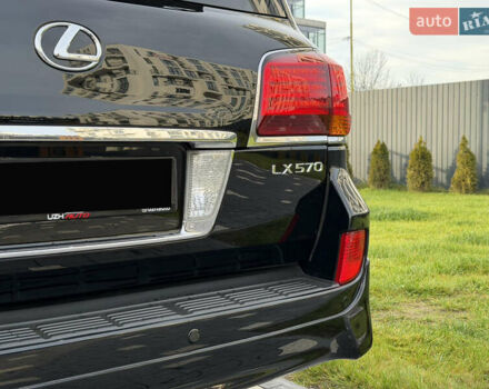 Черный Лексус ЛХ, объемом двигателя 5.7 л и пробегом 443 тыс. км за 26800 $, фото 24 на Automoto.ua