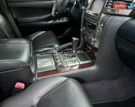 Чорний Лексус ЛХ, об'ємом двигуна 5.7 л та пробігом 244 тис. км за 24950 $, фото 90 на Automoto.ua