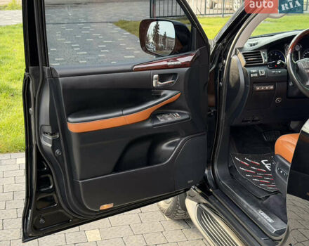Черный Лексус ЛХ, объемом двигателя 5.7 л и пробегом 443 тыс. км за 26800 $, фото 26 на Automoto.ua