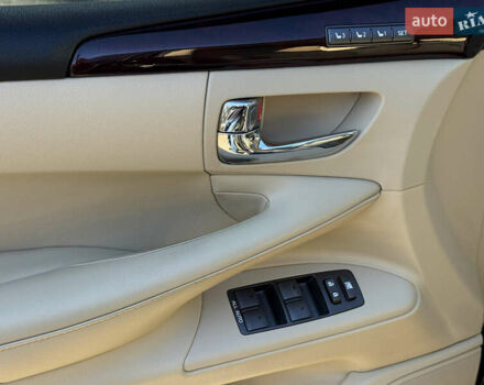 Чорний Лексус ЛХ, об'ємом двигуна 5.66 л та пробігом 106 тис. км за 37999 $, фото 17 на Automoto.ua