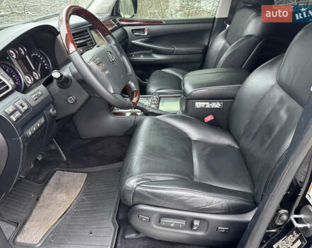 Черный Лексус ЛХ, объемом двигателя 5.7 л и пробегом 180 тыс. км за 30500 $, фото 28 на Automoto.ua
