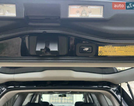 Чорний Лексус ЛХ, об'ємом двигуна 5.7 л та пробігом 244 тис. км за 24950 $, фото 35 на Automoto.ua