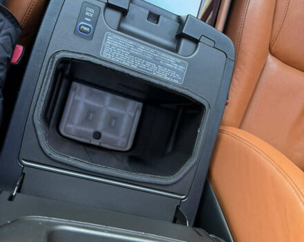 Черный Лексус ЛХ, объемом двигателя 5.7 л и пробегом 443 тыс. км за 26800 $, фото 70 на Automoto.ua