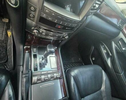 Черный Лексус ЛХ, объемом двигателя 5.66 л и пробегом 220 тыс. км за 29500 $, фото 10 на Automoto.ua