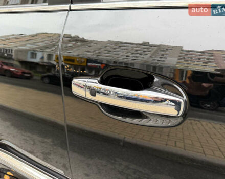 Черный Лексус ЛХ, объемом двигателя 5.7 л и пробегом 88 тыс. км за 47000 $, фото 20 на Automoto.ua