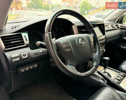 Черный Лексус ЛХ, объемом двигателя 5.7 л и пробегом 88 тыс. км за 50000 $, фото 46 на Automoto.ua