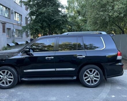 Черный Лексус ЛХ, объемом двигателя 5.7 л и пробегом 231 тыс. км за 31000 $, фото 1 на Automoto.ua