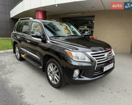 Черный Лексус ЛХ, объемом двигателя 5.7 л и пробегом 88 тыс. км за 50000 $, фото 2 на Automoto.ua