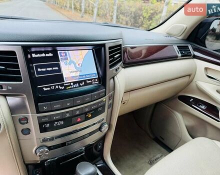 Черный Лексус ЛХ, объемом двигателя 5.66 л и пробегом 176 тыс. км за 35500 $, фото 12 на Automoto.ua