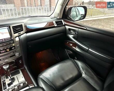 Черный Лексус ЛХ, объемом двигателя 5.66 л и пробегом 79 тыс. км за 42500 $, фото 24 на Automoto.ua