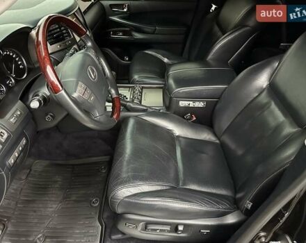 Черный Лексус ЛХ, объемом двигателя 5.66 л и пробегом 79 тыс. км за 42500 $, фото 18 на Automoto.ua