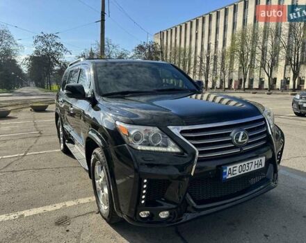 Черный Лексус ЛХ, объемом двигателя 5.66 л и пробегом 180 тыс. км за 50000 $, фото 1 на Automoto.ua