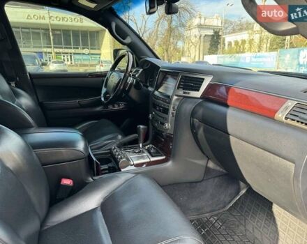 Черный Лексус ЛХ, объемом двигателя 5.66 л и пробегом 180 тыс. км за 50000 $, фото 10 на Automoto.ua