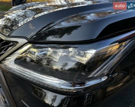 Черный Лексус ЛХ, объемом двигателя 5.66 л и пробегом 294 тыс. км за 59500 $, фото 4 на Automoto.ua