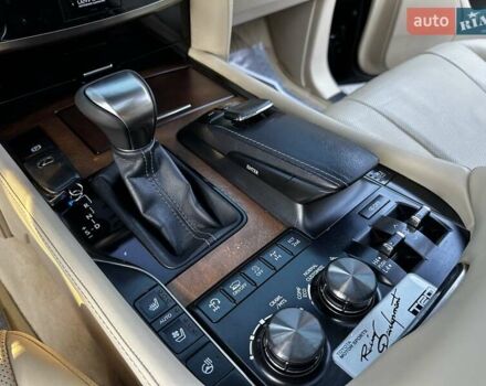 Черный Лексус ЛХ, объемом двигателя 5.66 л и пробегом 294 тыс. км за 59500 $, фото 46 на Automoto.ua