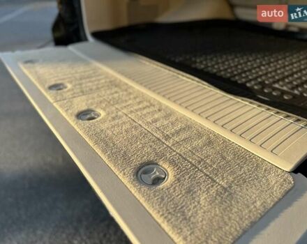 Черный Лексус ЛХ, объемом двигателя 5.66 л и пробегом 294 тыс. км за 59500 $, фото 50 на Automoto.ua