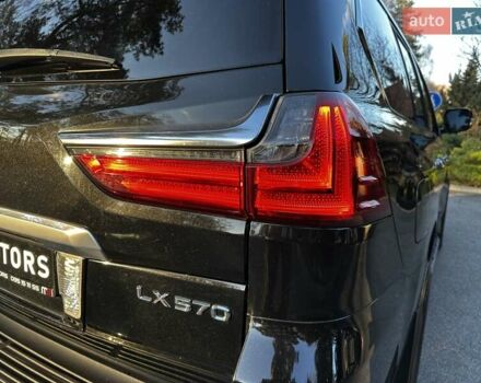 Черный Лексус ЛХ, объемом двигателя 5.66 л и пробегом 294 тыс. км за 59500 $, фото 20 на Automoto.ua