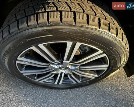 Черный Лексус ЛХ, объемом двигателя 5.66 л и пробегом 294 тыс. км за 59500 $, фото 7 на Automoto.ua