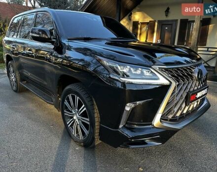 Черный Лексус ЛХ, объемом двигателя 5.66 л и пробегом 294 тыс. км за 59500 $, фото 5 на Automoto.ua