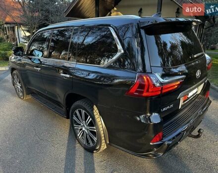 Черный Лексус ЛХ, объемом двигателя 5.66 л и пробегом 294 тыс. км за 59500 $, фото 1 на Automoto.ua
