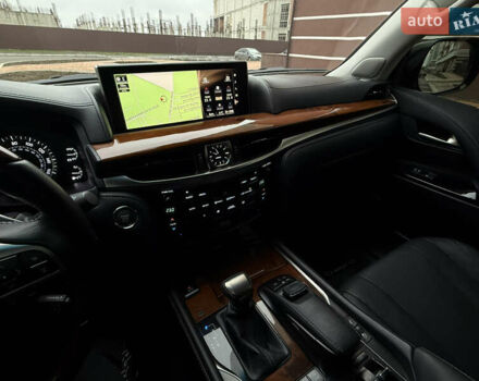 Черный Лексус ЛХ, объемом двигателя 5.66 л и пробегом 82 тыс. км за 58000 $, фото 8 на Automoto.ua