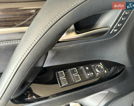 Черный Лексус ЛХ, объемом двигателя 5.7 л и пробегом 145 тыс. км за 65000 $, фото 10 на Automoto.ua