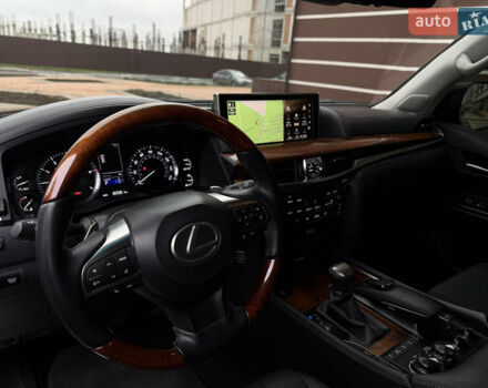 Черный Лексус ЛХ, объемом двигателя 5.66 л и пробегом 82 тыс. км за 58000 $, фото 10 на Automoto.ua