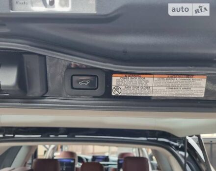 Черный Лексус ЛХ, объемом двигателя 5.66 л и пробегом 156 тыс. км за 67000 $, фото 12 на Automoto.ua