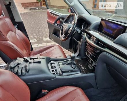 Черный Лексус ЛХ, объемом двигателя 5.66 л и пробегом 156 тыс. км за 67000 $, фото 7 на Automoto.ua