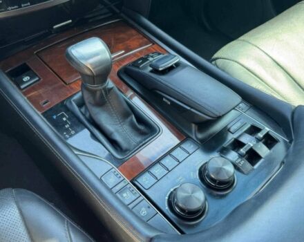 Черный Лексус ЛХ, объемом двигателя 5.7 л и пробегом 78 тыс. км за 43200 $, фото 10 на Automoto.ua