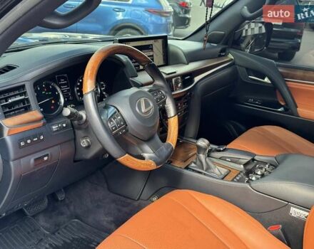Черный Лексус ЛХ, объемом двигателя 5.66 л и пробегом 174 тыс. км за 57500 $, фото 7 на Automoto.ua