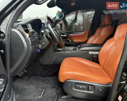 Чорний Лексус ЛХ, об'ємом двигуна 5.7 л та пробігом 161 тис. км за 67000 $, фото 20 на Automoto.ua