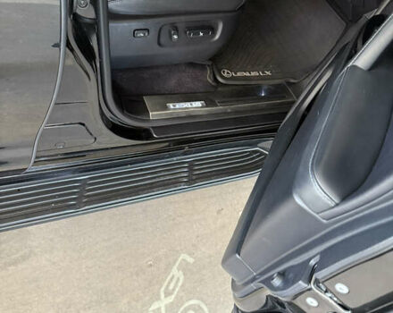 Черный Лексус ЛХ, объемом двигателя 5.7 л и пробегом 145 тыс. км за 65000 $, фото 13 на Automoto.ua