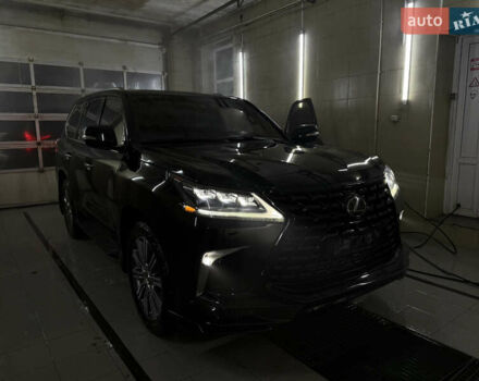 Черный Лексус ЛХ, объемом двигателя 5.66 л и пробегом 82 тыс. км за 58000 $, фото 1 на Automoto.ua