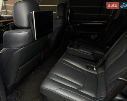 Черный Лексус ЛХ, объемом двигателя 5.66 л и пробегом 82 тыс. км за 58000 $, фото 6 на Automoto.ua