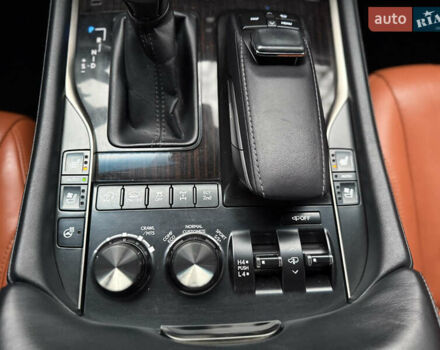 Чорний Лексус ЛХ, об'ємом двигуна 5.7 л та пробігом 161 тис. км за 67000 $, фото 30 на Automoto.ua