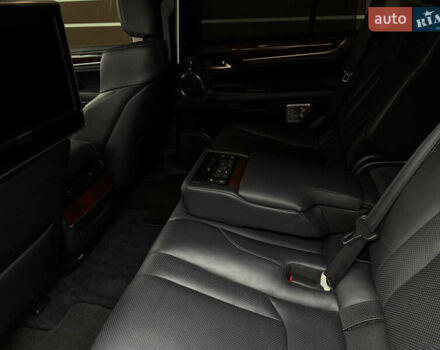 Черный Лексус ЛХ, объемом двигателя 5.66 л и пробегом 82 тыс. км за 58000 $, фото 5 на Automoto.ua